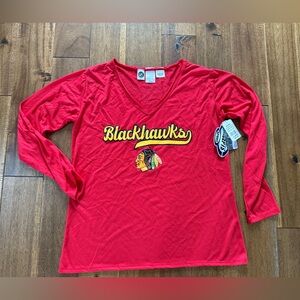 ⭐️NEW⭐️NHL Blackhawks tee women’s XL